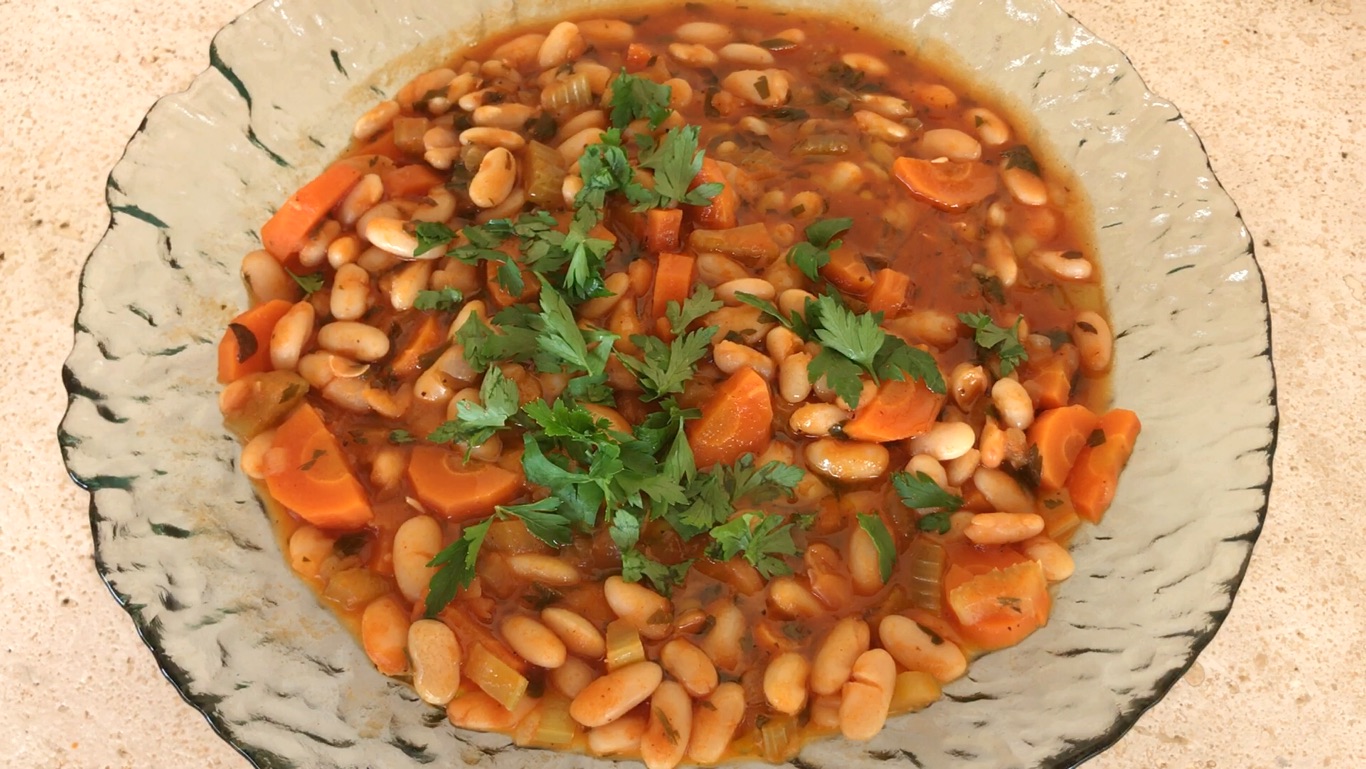 Fasolada Yiahni (White Beans Stew) - Frixos Personal Chefing