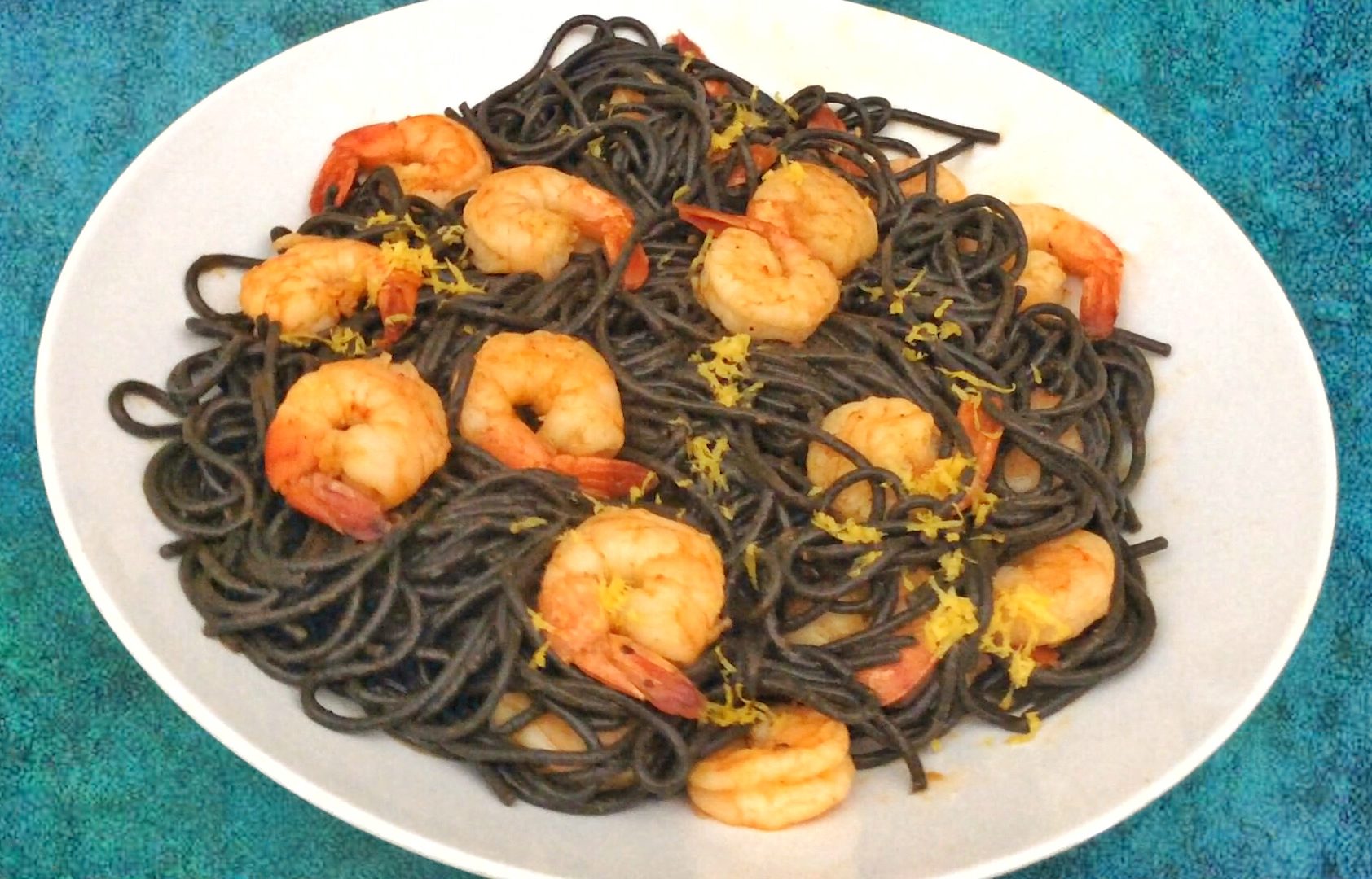 Spaghetti al Nero di Seppia con Gamberi - Frixos Personal Chefing